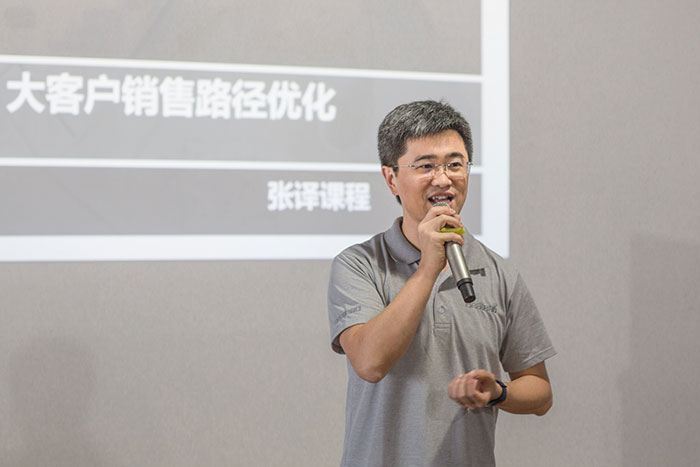 百聯(lián)開展新一輪培訓(xùn)：提高員工職業(yè)素質(zhì)，增強客戶服務(wù)能力